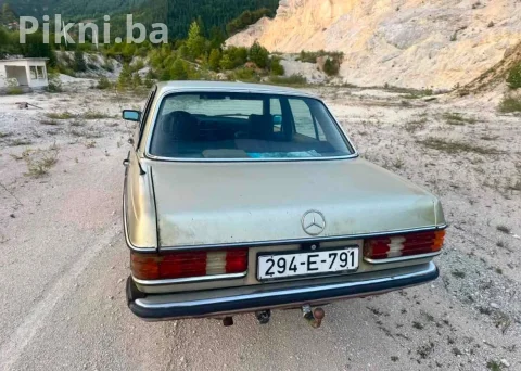 Mercedes 123 4