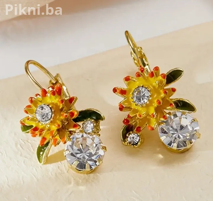 Elegantne RETRO Minđuše "Krizantema" sa Kristalima (NOVO)