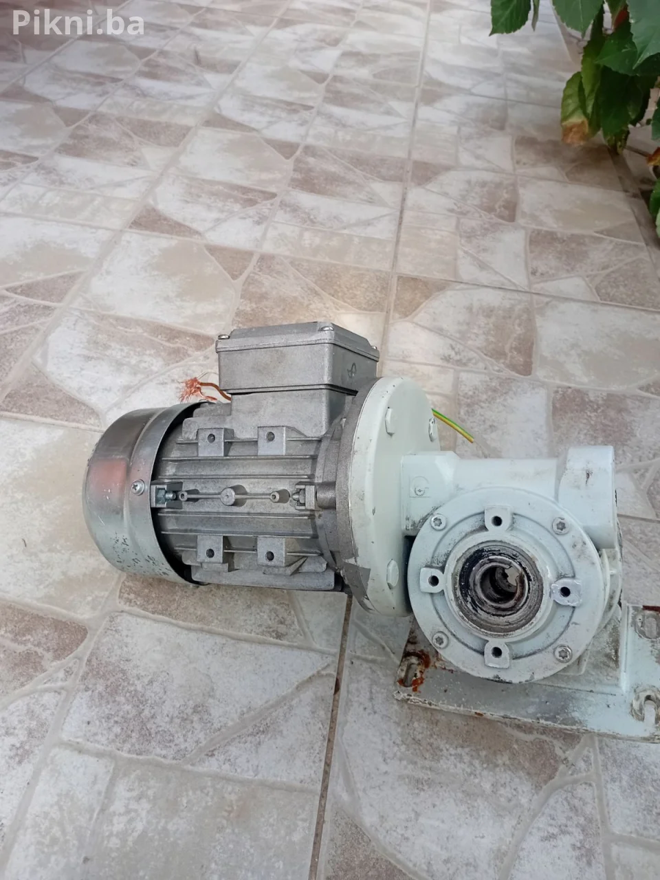 Elektromotor sa reduktorom (Chiaravalli) 018kw  38 obrta