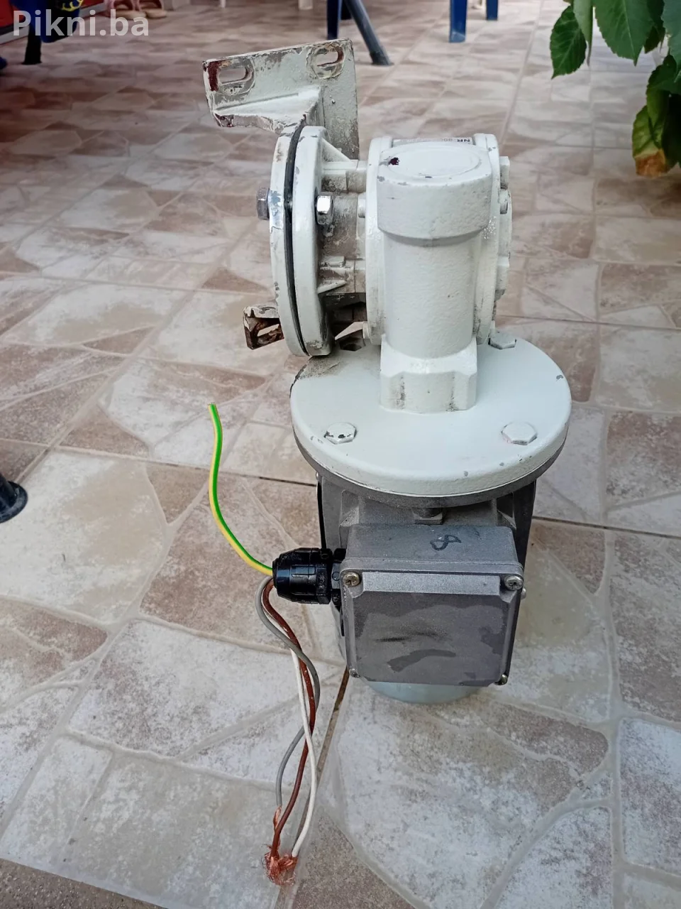Elektromotor sa reduktorom (Chiaravalli) 018kw  38 obrta