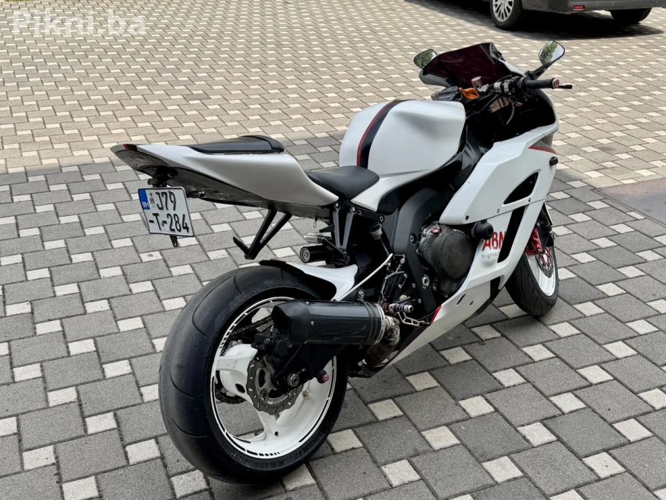 Honda cbr 1000rr 126kw vrhunsko stanje Zenica