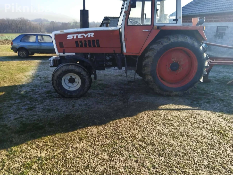 traktor  Steyr 8100
