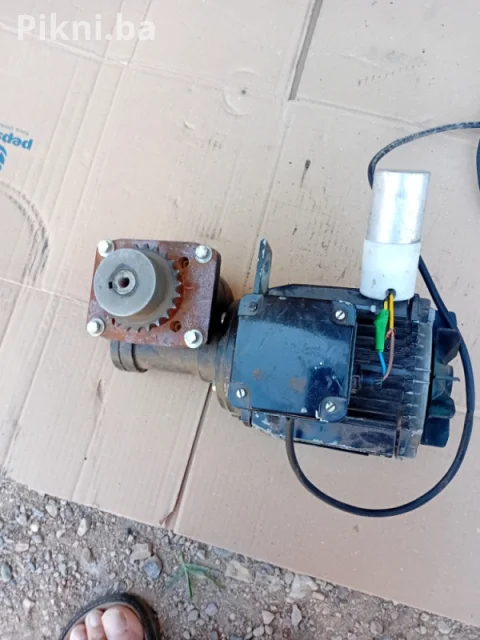 Elektromotor sa reduktorom Leroy Somer 0.37 kW (Odnos 30:1 - 50 o 10