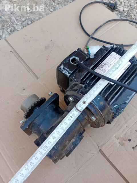 Elektromotor sa reduktorom Leroy Somer 0.37 kW (Odnos 30:1 - 50 o 4