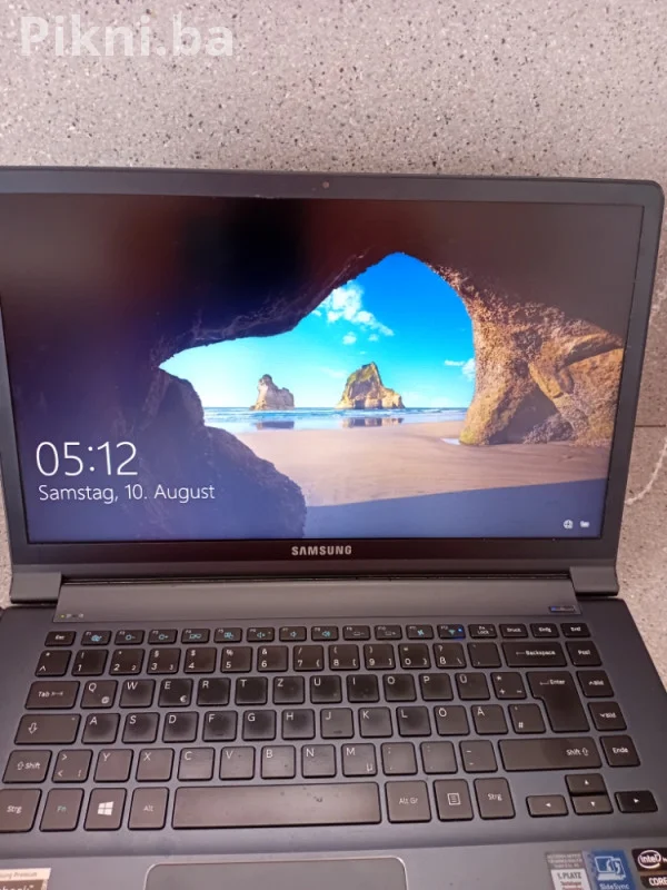 Samsung Premium Ultrabook i7 / 8GB RAM / Baterija 8+ sati