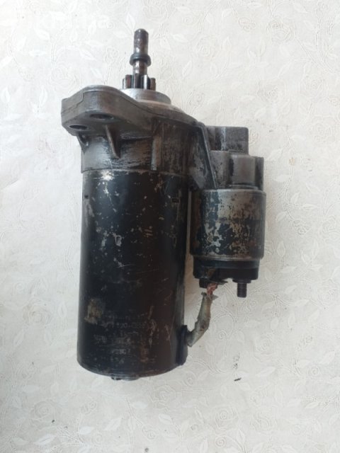 ISPRAVAN BOSCH Anlaser (Starter Motor) 12V - VW / Audi / Škoda (0 100 KM 1