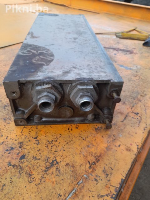 Hladnjak hidrauličnog ulja DEUTZ AKG (65x23x12 cm) / Kao nov 250 KM 11