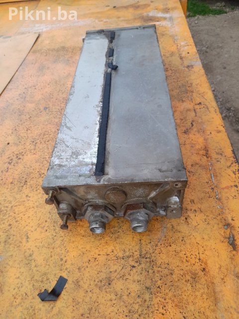 Hladnjak hidrauličnog ulja DEUTZ AKG (65x23x12 cm) / Kao nov 250 KM 5