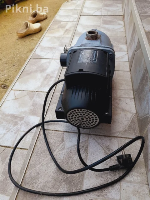 Pumpa za vodu Grundfos 0.85kw pumpe hidropak hidrofor 4