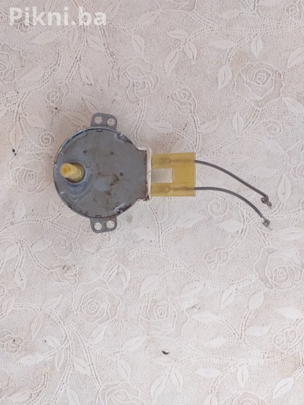 Elektro motor sa reduktorom 220v 4-5 obr 5w elektromotor